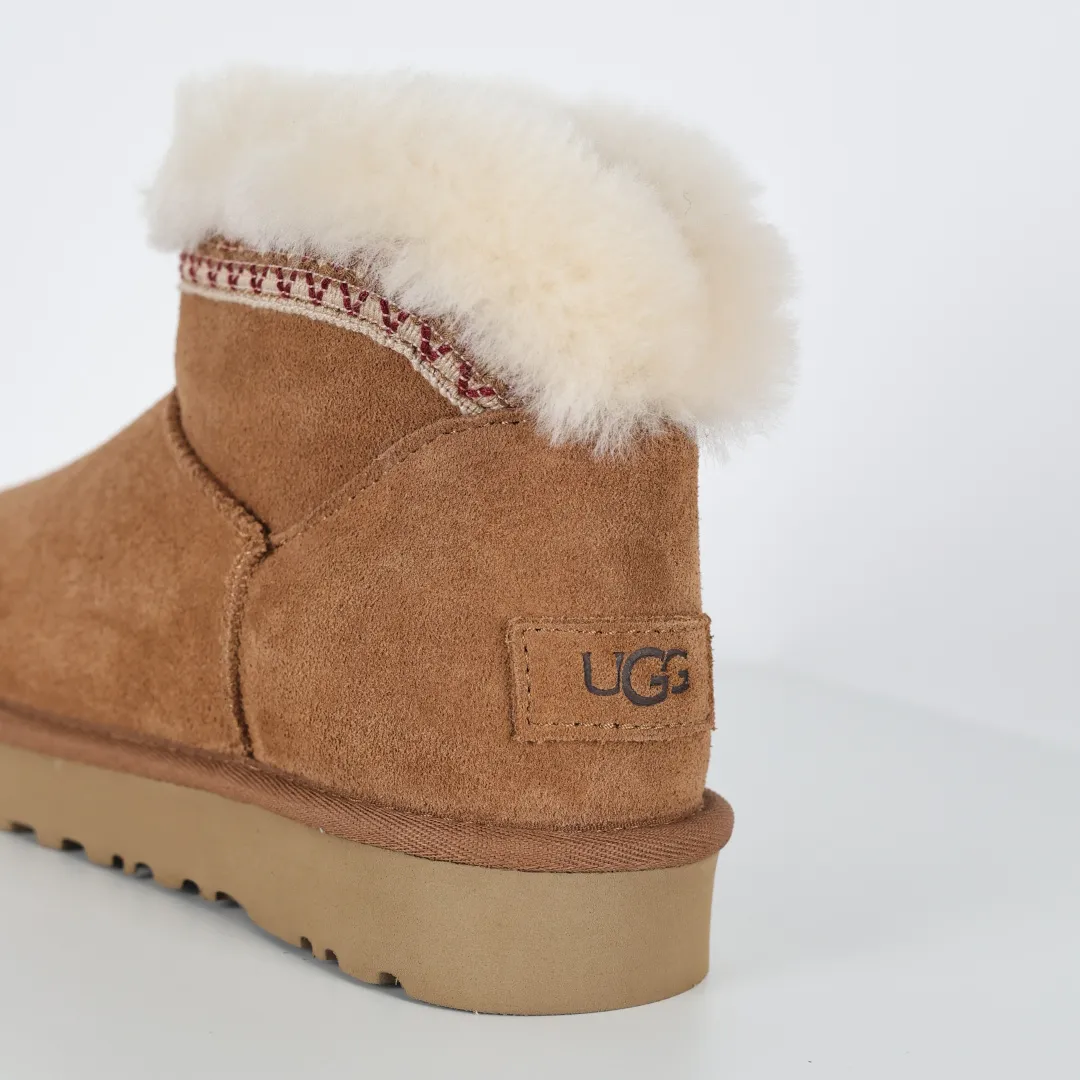 Copywriting price 💰600 The core recommendation is good price. The platform’s foreign trade is exclusively for UGG Classic women’s snow boots 1174496. Produced by the ten-year-old brand shoemaking factory production line. Pay attention to every detail. Longfeng A-grade genuine sheep fur is integrated. It is built in full compliance with the ZP process. Size: 35 36 37 38 39 40